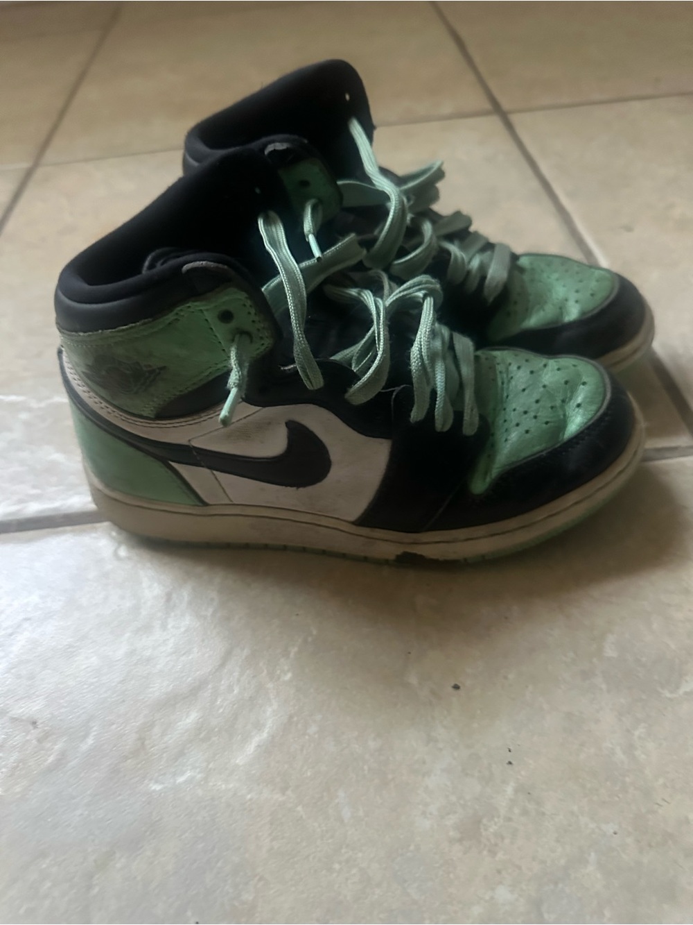 Nike Kids High-Top Sneakers in Mint Green, Black & White